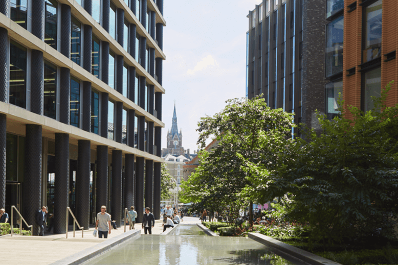 This is an example of how a headline with 70 characters scales loremip