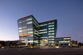 Image for B21: This is an example of how a headline with ( max ) 70 characters scales